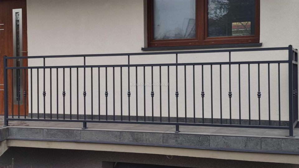 Balustrada  z elementami ozdobnymi