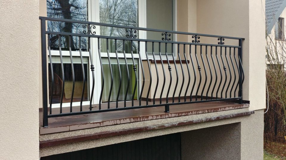 Balustrada z elementami ozdobnymi