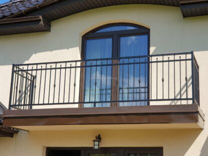 Balustrada z elementami ozdobnymi