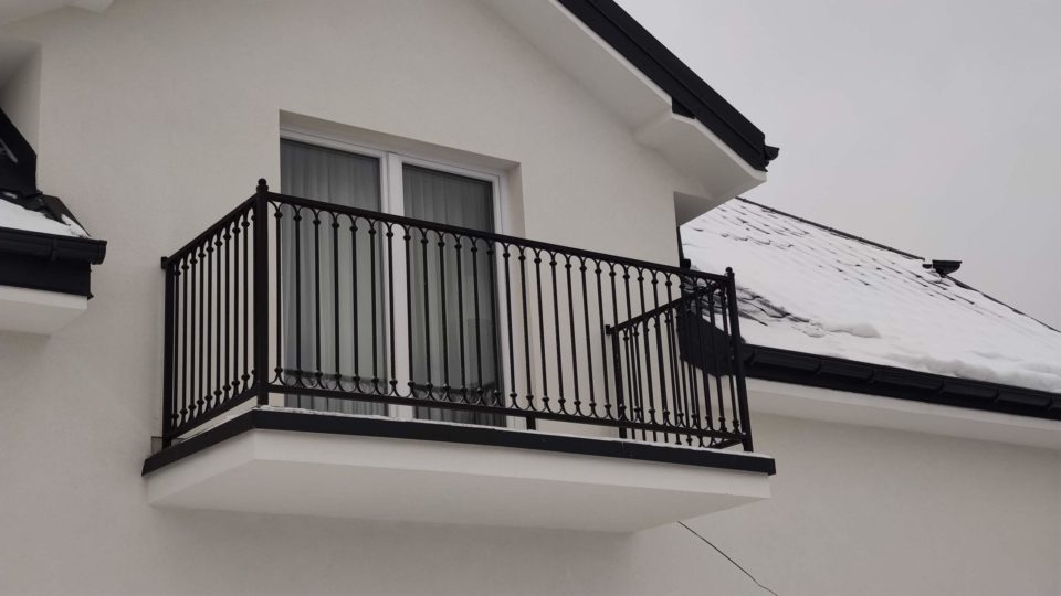 Balustrada ozdobna z elementami kutymi