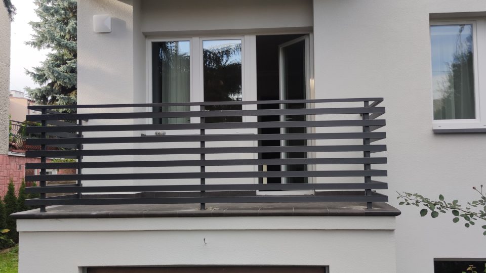 Balustrada balkonowa panelowa