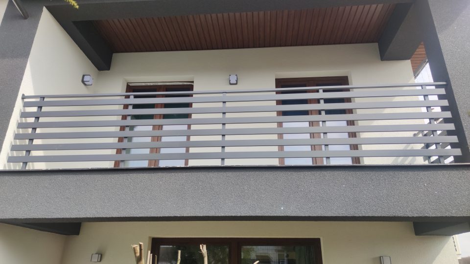 Balustrada balkonowa panelowa