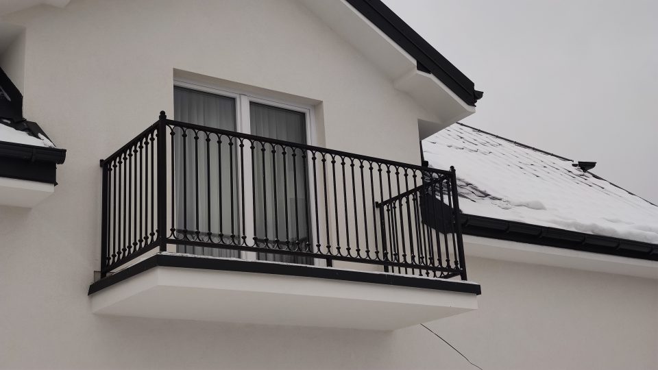 Balustrada ozdobna z elementami kutymi