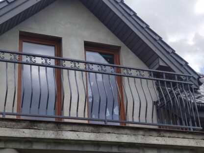 Balustrada brzuchata z elementami ozdobnymi C