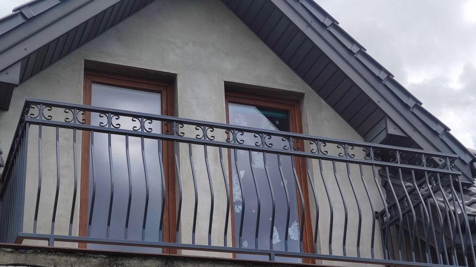 Balustrada brzuchata z elementami ozdobnymi C