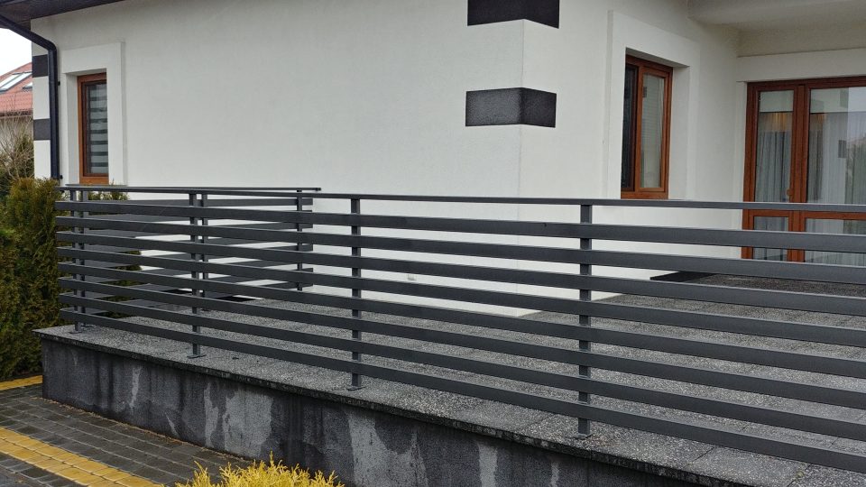 Balustrada balkonowa panelowa