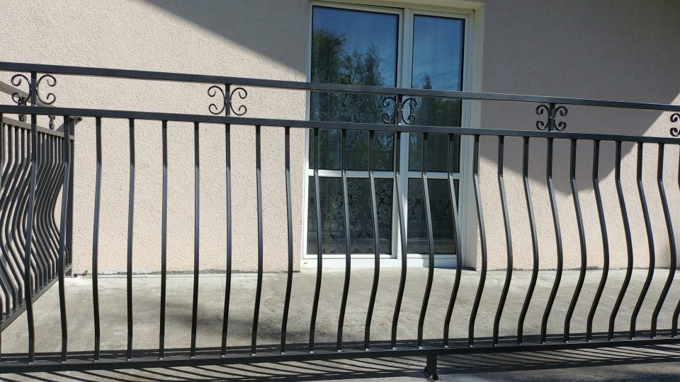 Balustrada brzuchata z elementami ozdobnymi C