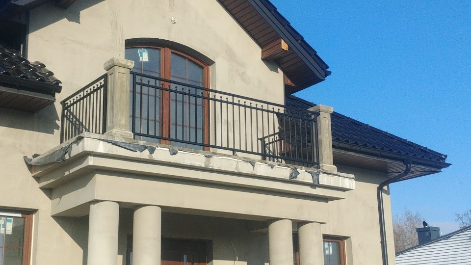 Balustrada z elementami ozdobnymi