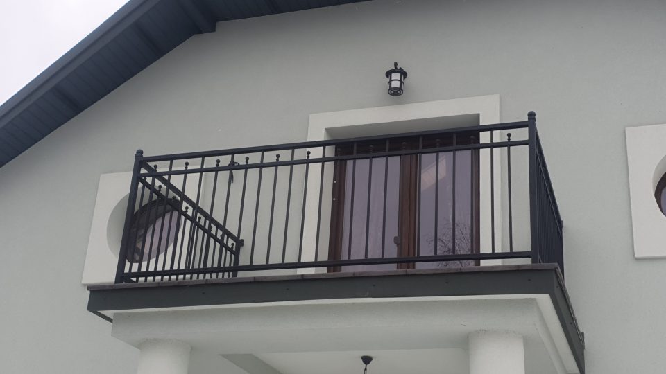 Balustrada z elementami ozdobnymi