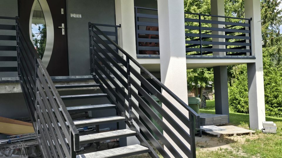 Balustrada balkonowa panelowa