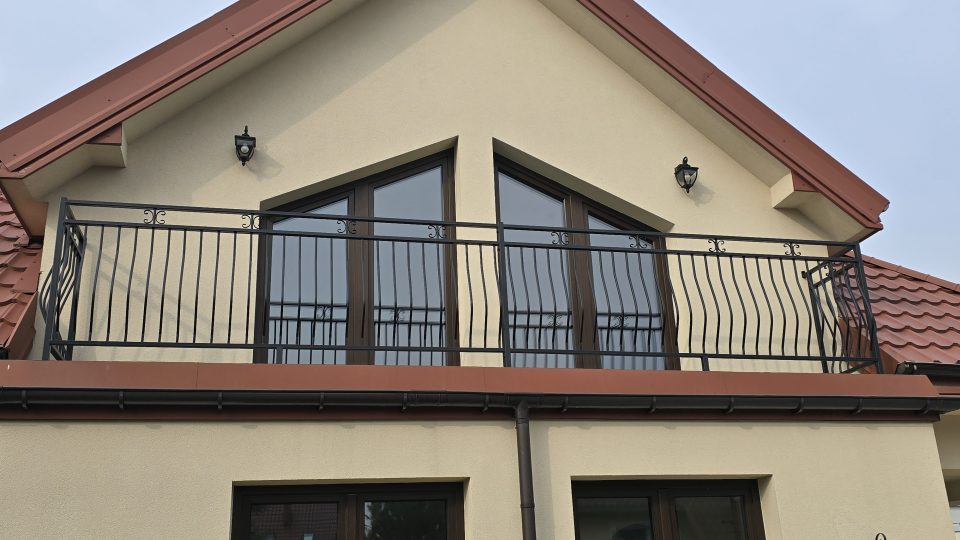 Balustrada brzuchata z elementami ozdobnymi C