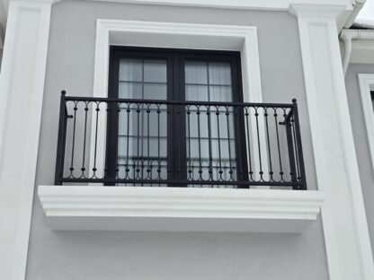 Balustrada ozdobna z elementami kutymi