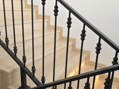 Balustrada wewnętrzna kuta ozdobna